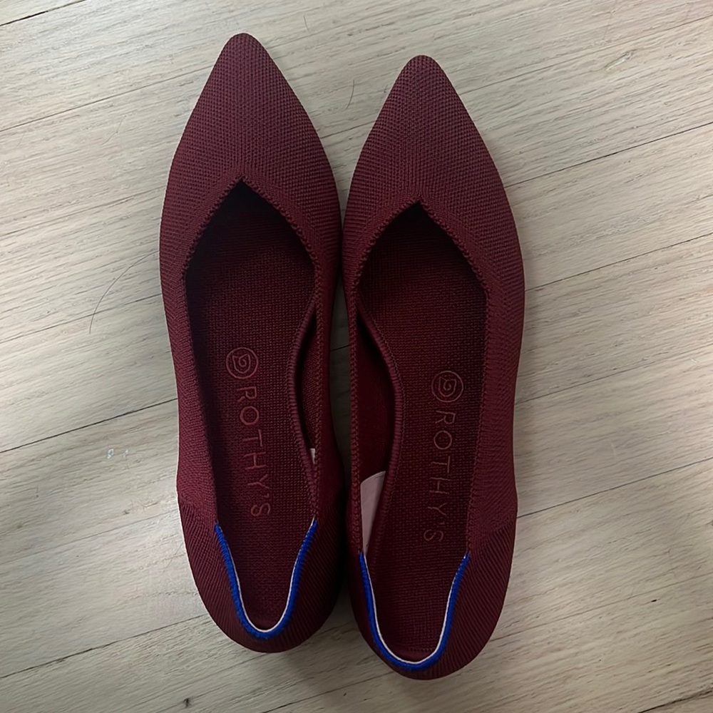 Almost new size 9.5 Rothys red points